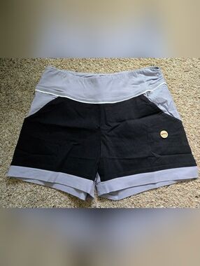 NWT SwingDish Women's Black and Gray Golf Shorts with Gathered Waistband,XL